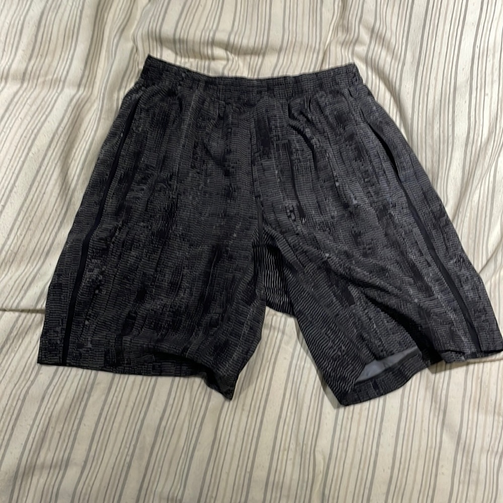 Grey/Black lululemon shorts. Lined. Size 7"
